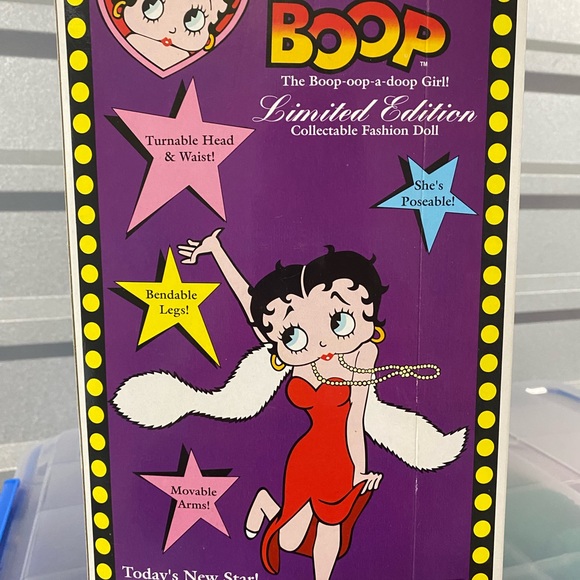 Vinyl M -Toy Betty Boop RainSlicker Doll c.1995 Discontinued Limited Edition NIB - Picture 7 of 9